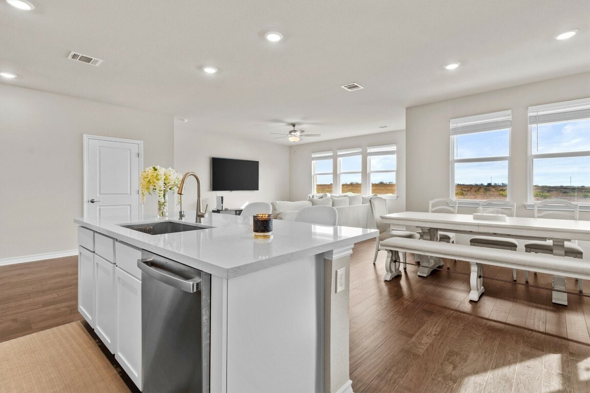 Property Photo: 488 Pepperbark Loop TX 78610