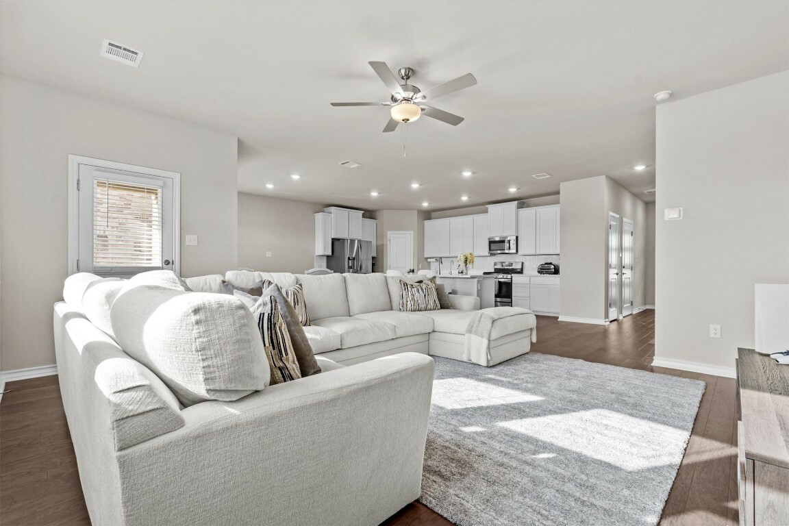 Property Photo:  488 Pepperbark Loop  TX 78610 