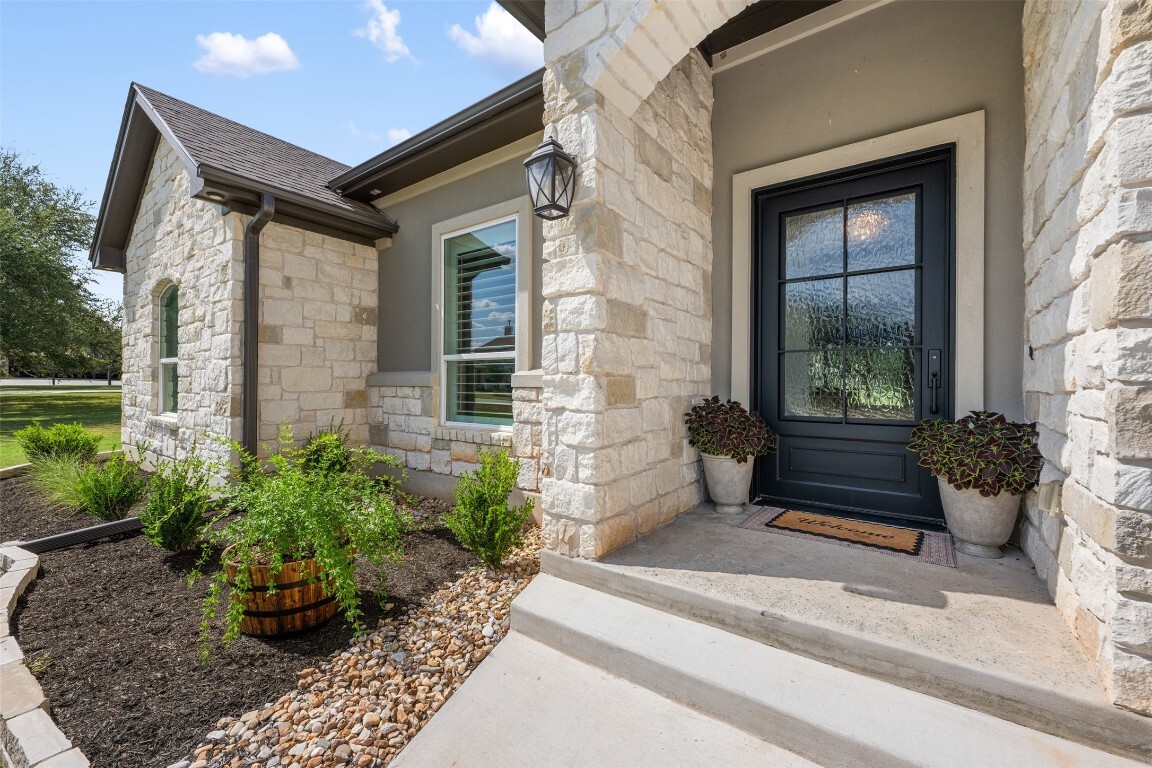 Property Photo: 210 Miranda Way TX 78633
