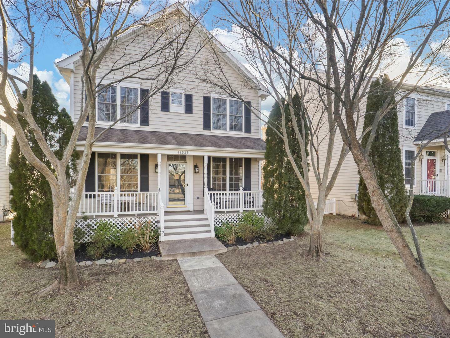 Property Photo:  43081 Edgewater Street  VA 20152 