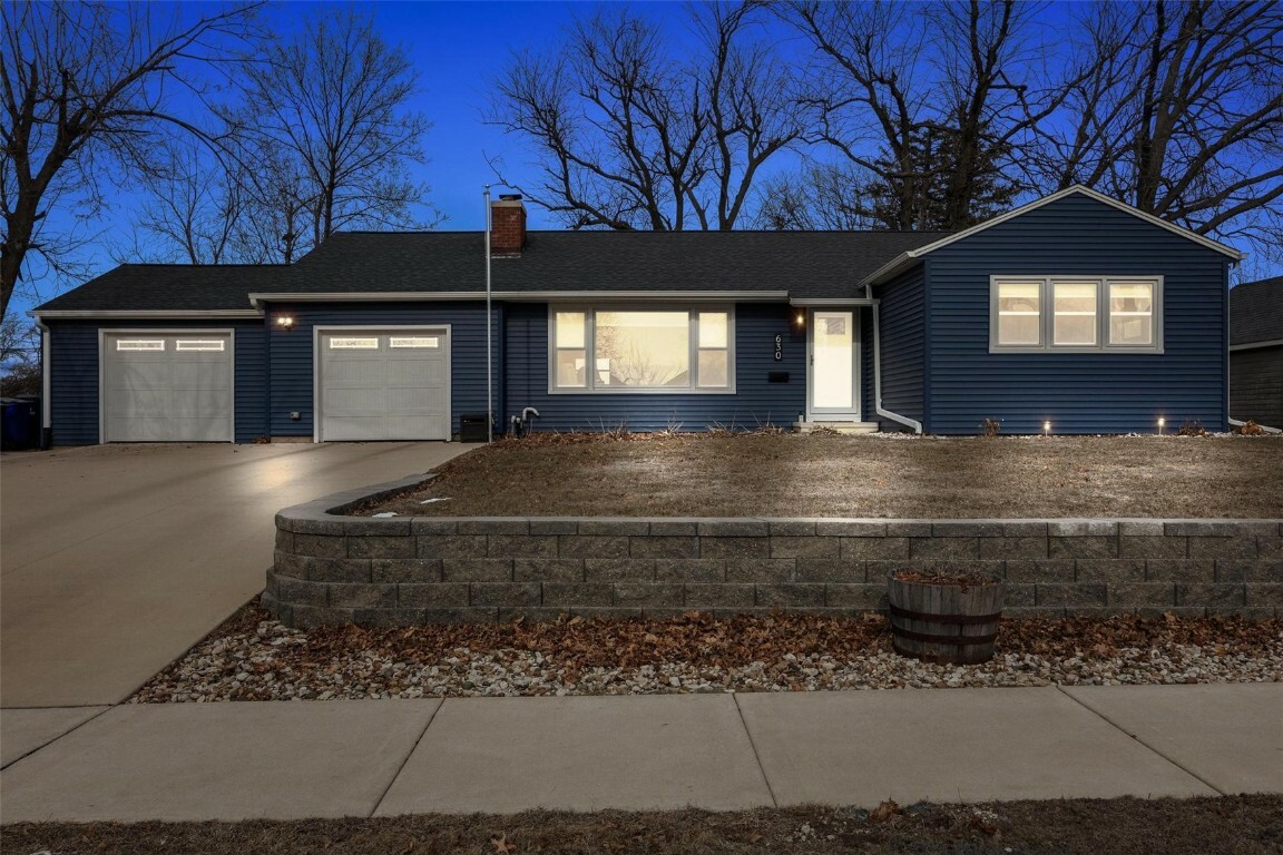 Property Photo:  630 34th Street NE  IA 52402 