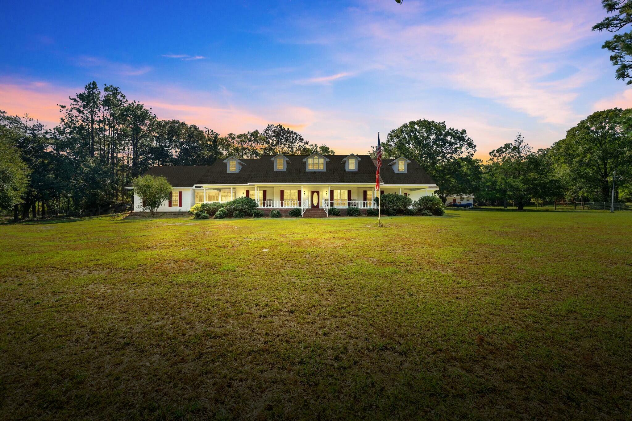 Property Photo: 5563 Douglas Ferry Road FL 32427