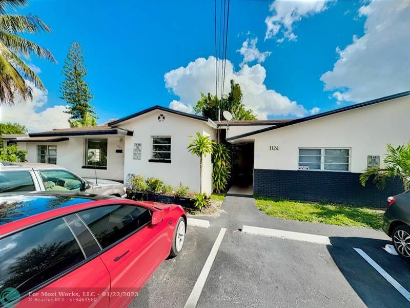 Property Photo:  1124 NE 5th Ave 1-6  FL 33304 