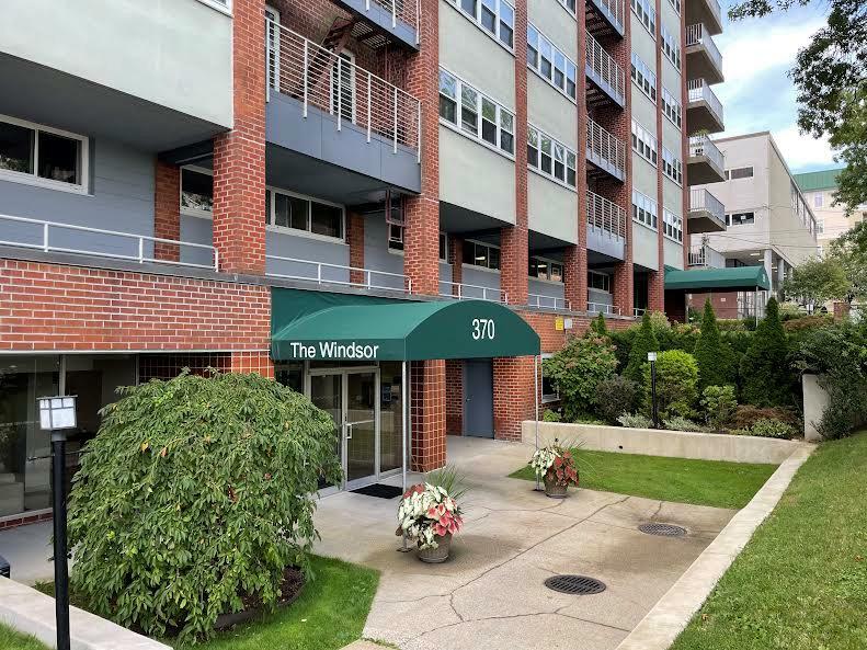 Property Photo:  370 Westchester Avenue 2N  NY 10573 