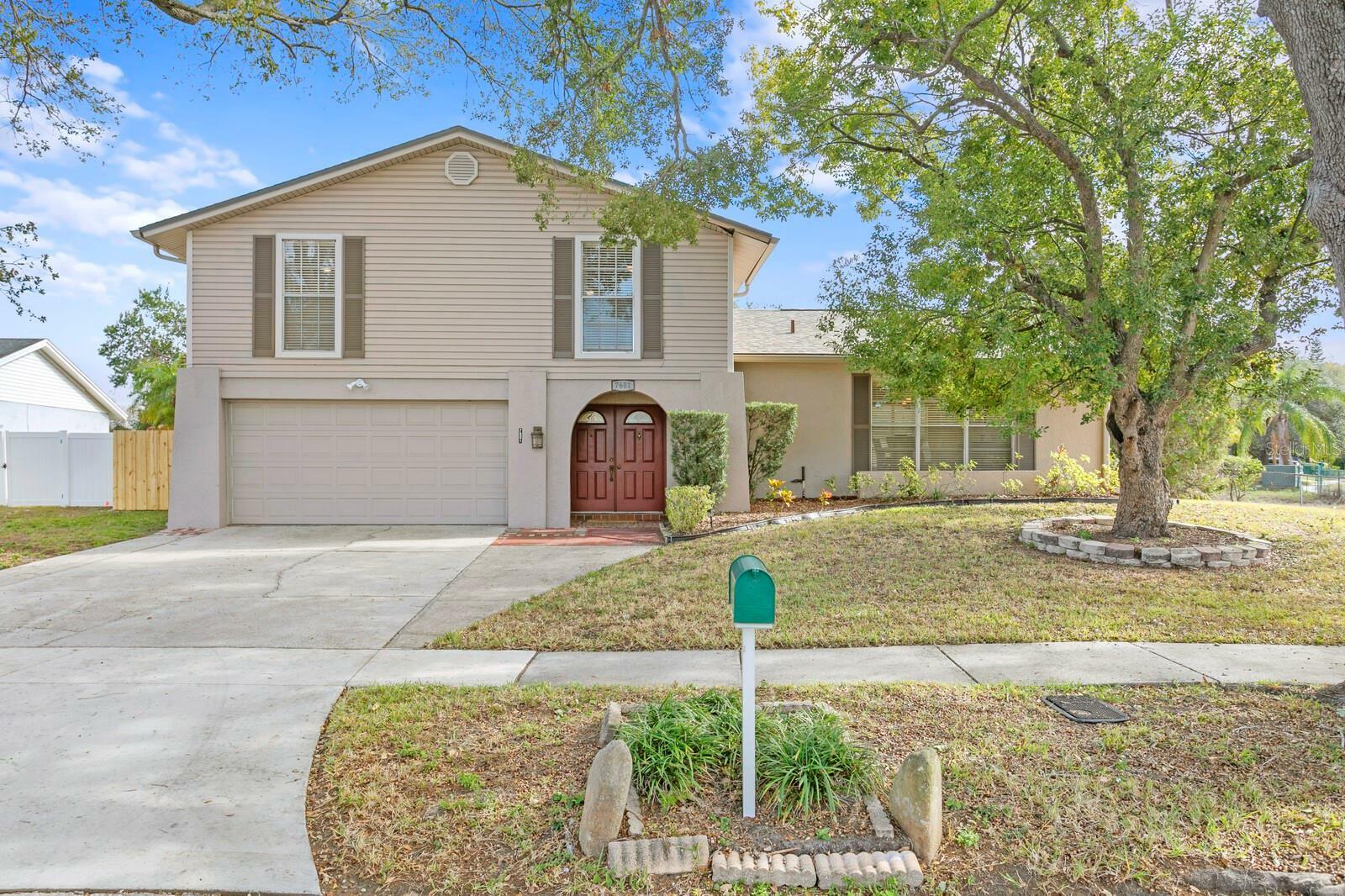 Property Photo:  7601 Oakmoor Drive  FL 33634 