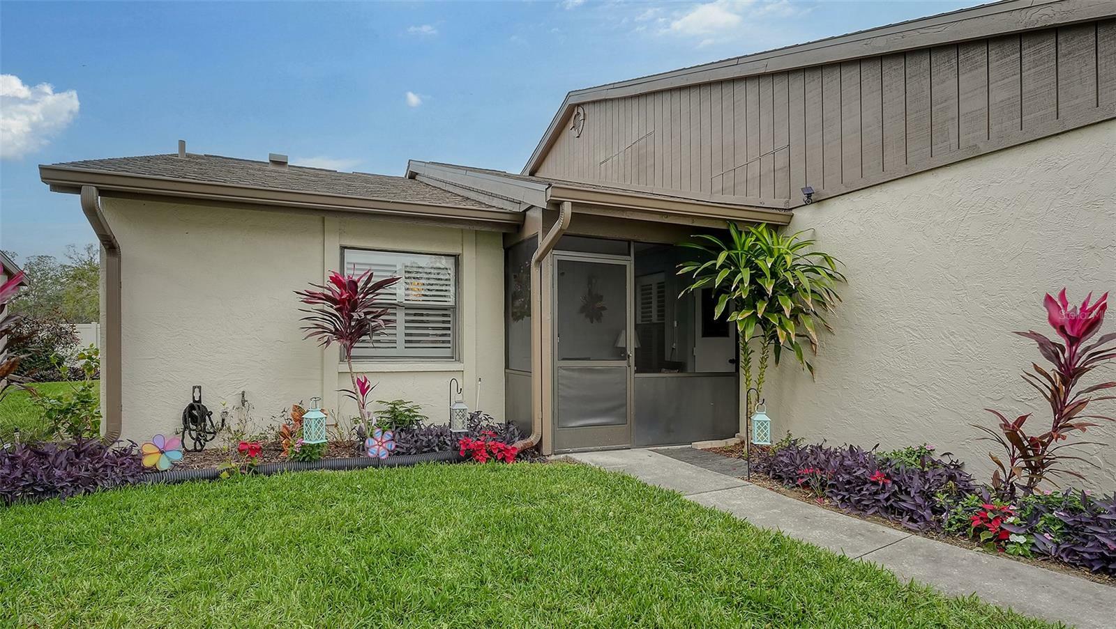 Property Photo:  205 Oak Hill Drive 7  FL 34232 