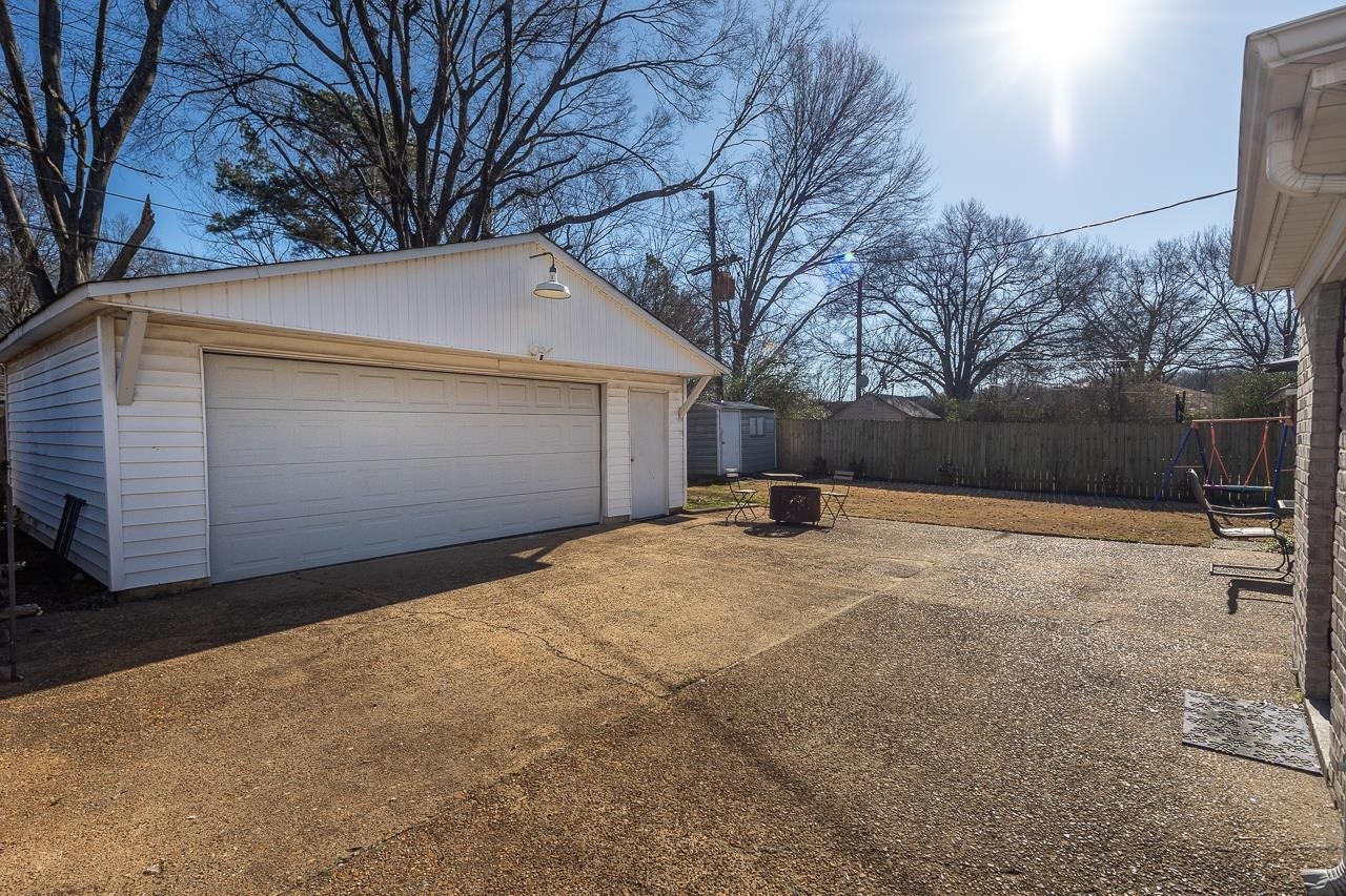 Property Photo:  1688 Dorset Dr  TN 38117 