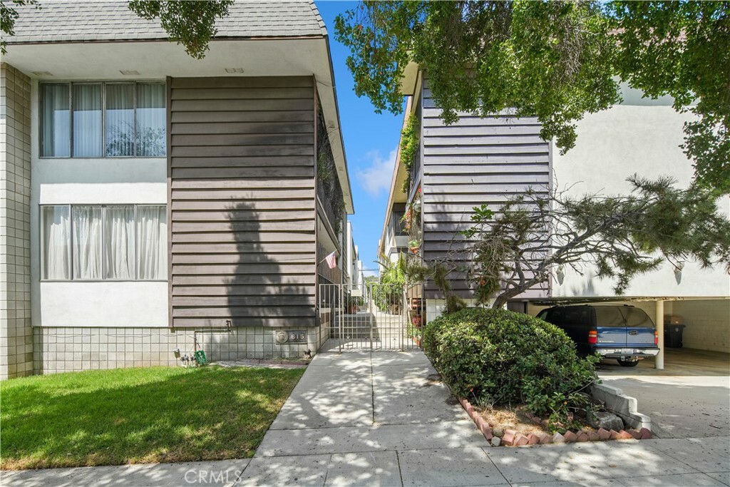 Property Photo:  619 E Olive Avenue  CA 91501 