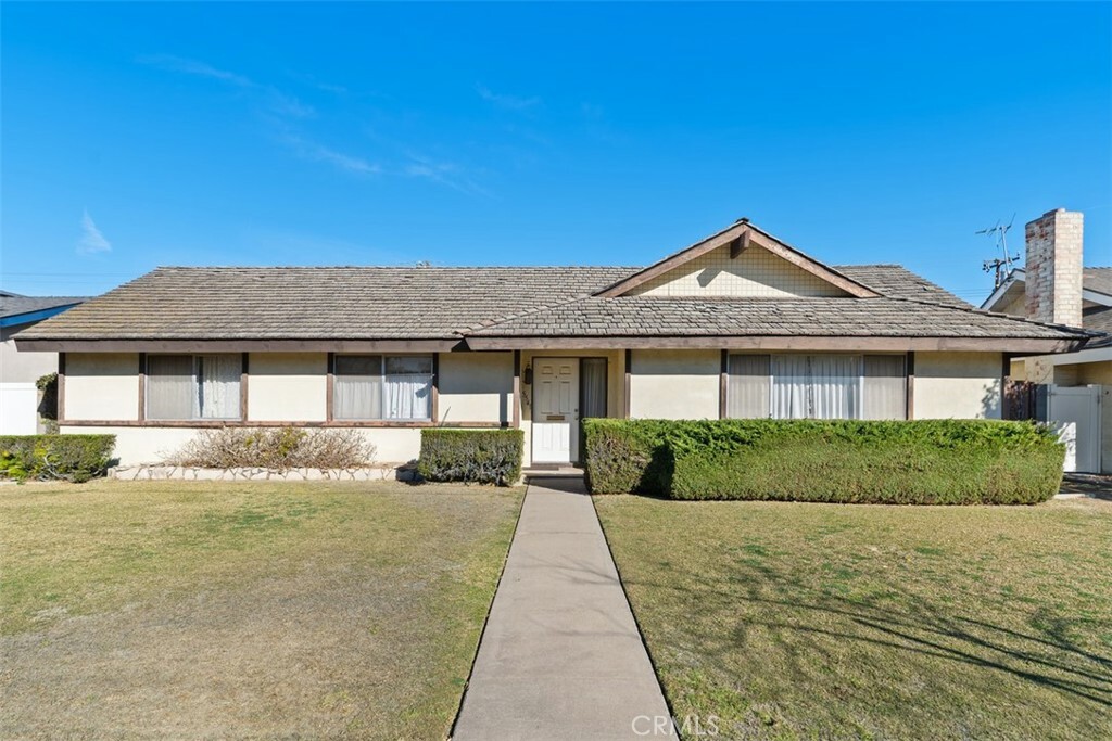 Property Photo:  5541 Heil Avenue  CA 92649 