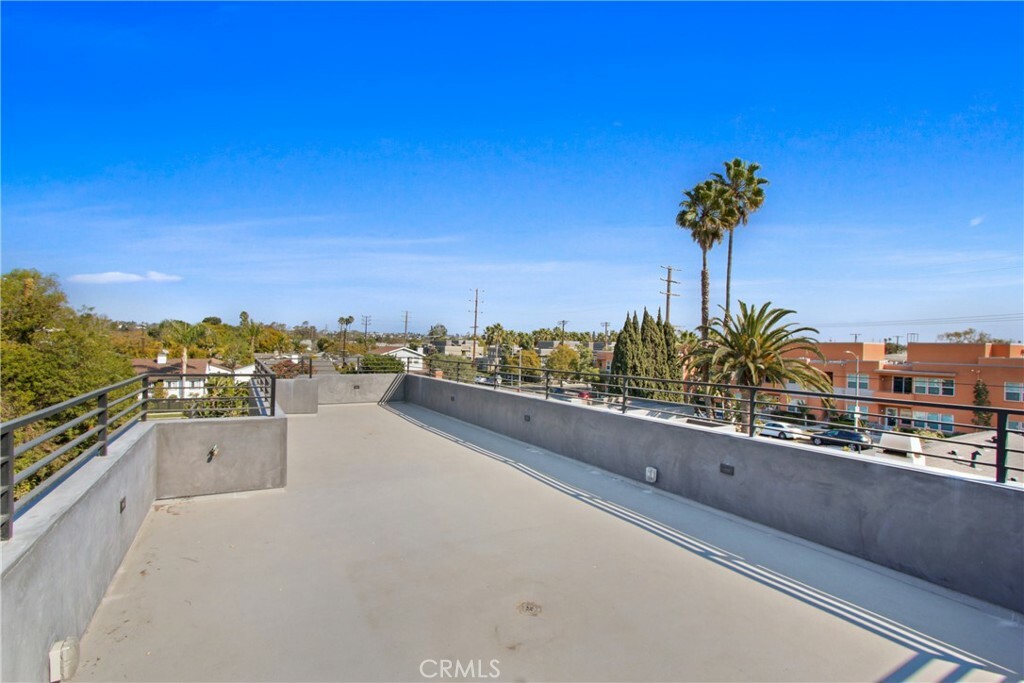 Property Photo:  979 S Lake Street  CA 90291 