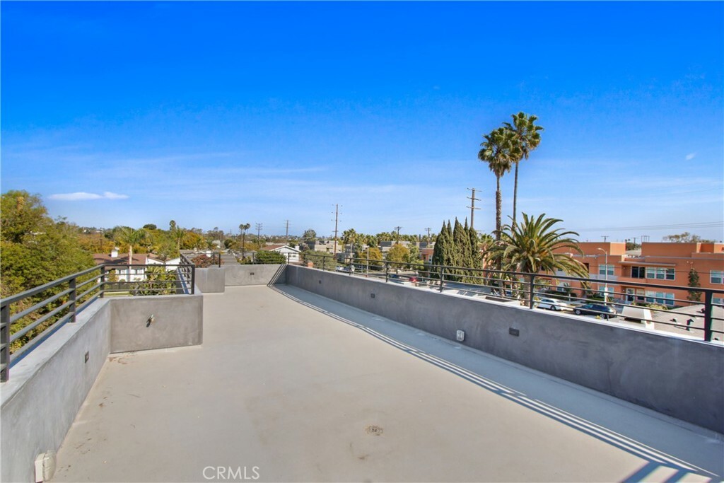 Property Photo: 979 S Lake Street CA 90291