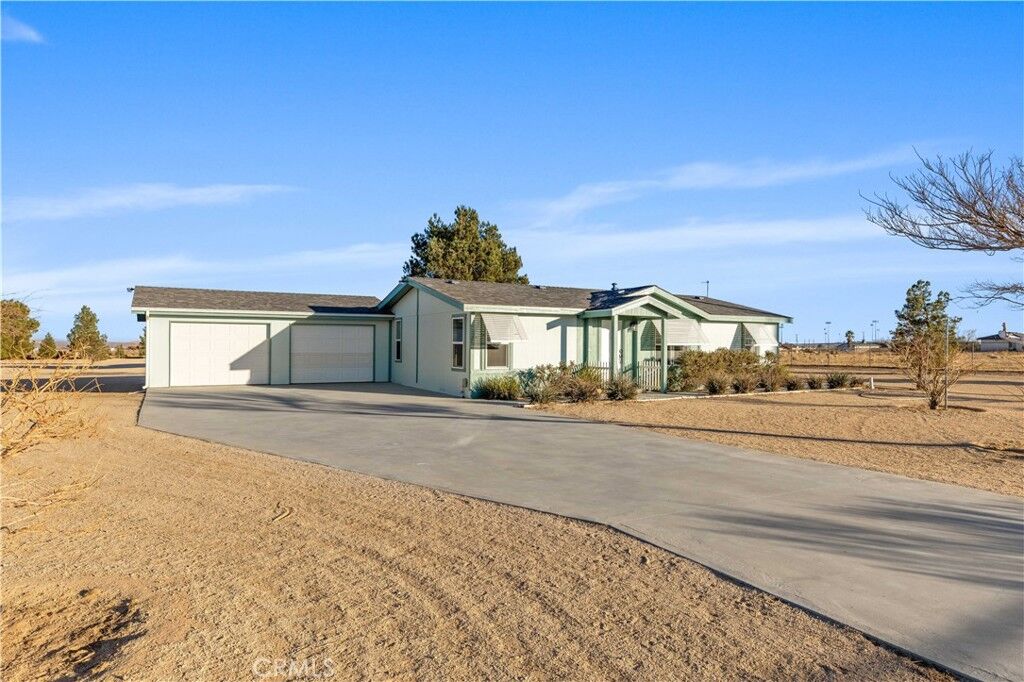 Property Photo:  21612 Yerba Boulevard  CA 93505 