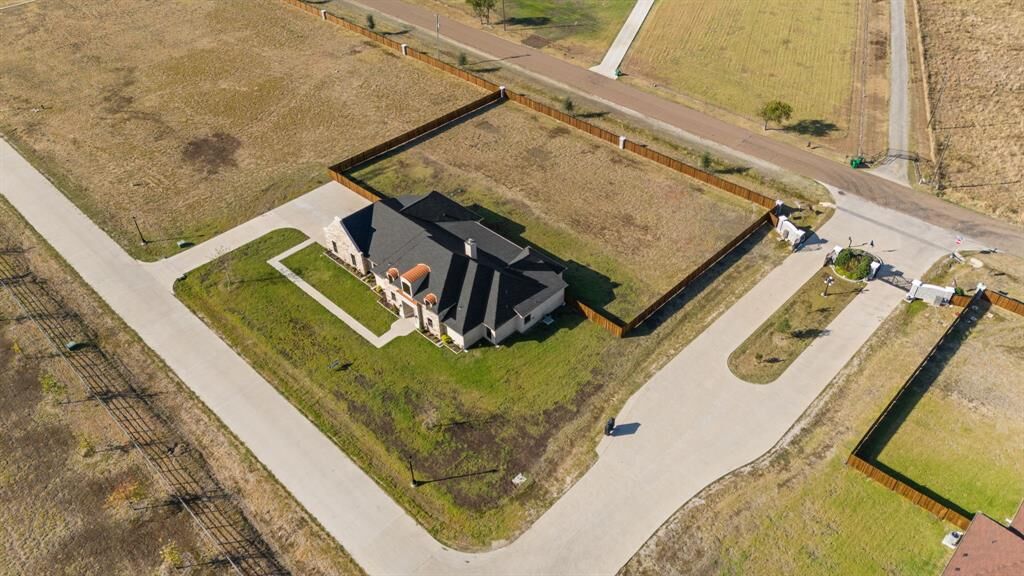 Property Photo: 1411 Greyridge Terrace TX 75167