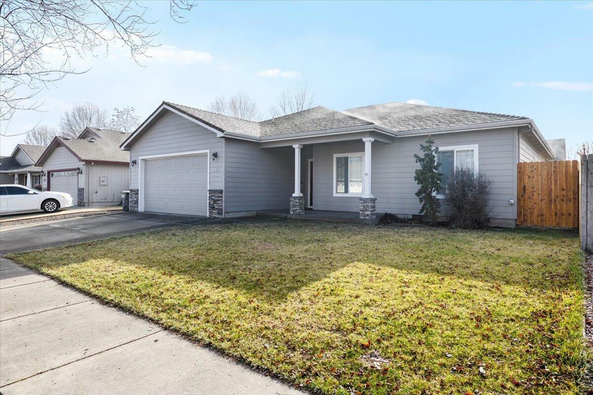 Property Photo:  981 Willowdale Avenue  OR 97501 