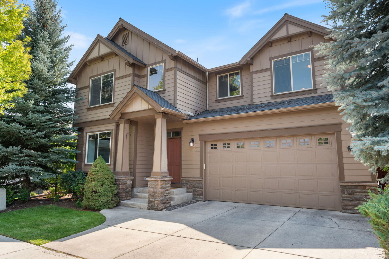 Property Photo:  1228 NE Steins Pillar Drive  OR 97754 