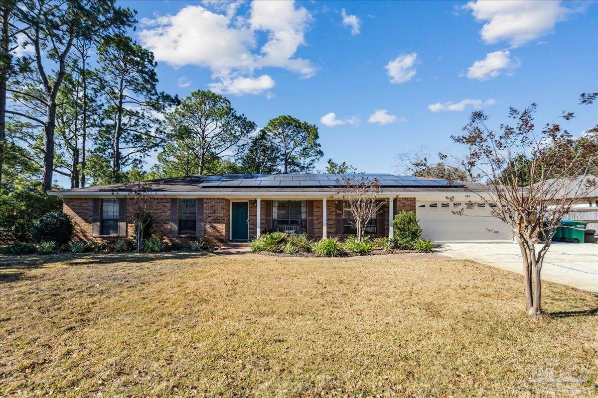 Property Photo:  709 Chesapeake Dr  FL 32561 