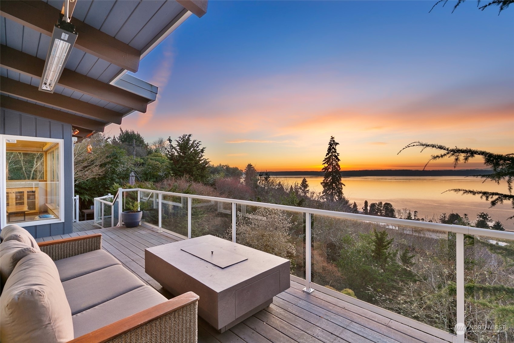 Property Photo: 12709 Shorewood Place SW WA 98146