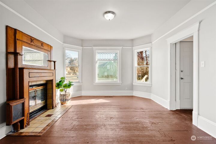 Property Photo:  807 N Okanogan  WA 98926 