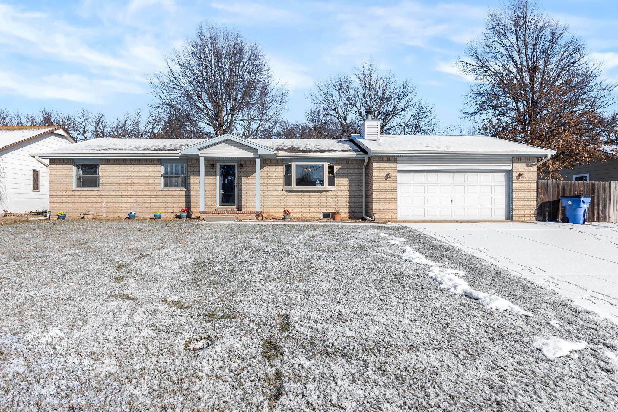 Property Photo:  5908 W 35th St S  KS 67215 