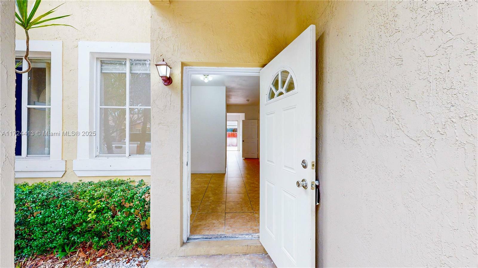 Property Photo:  14 SW 15th Ave  FL 33030 