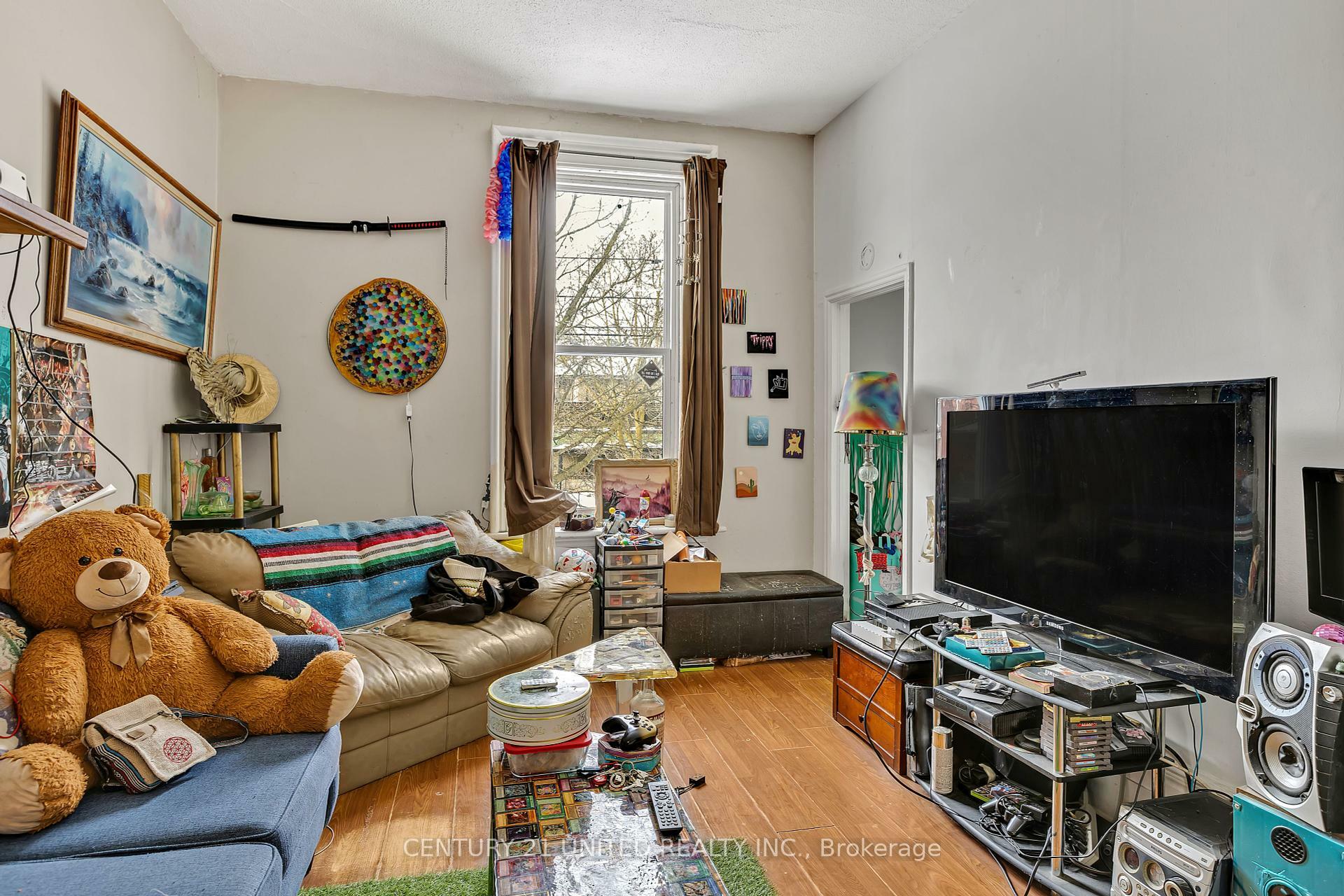 Property Photo:  550 Aylmer Street N  ON K9H 3W7 