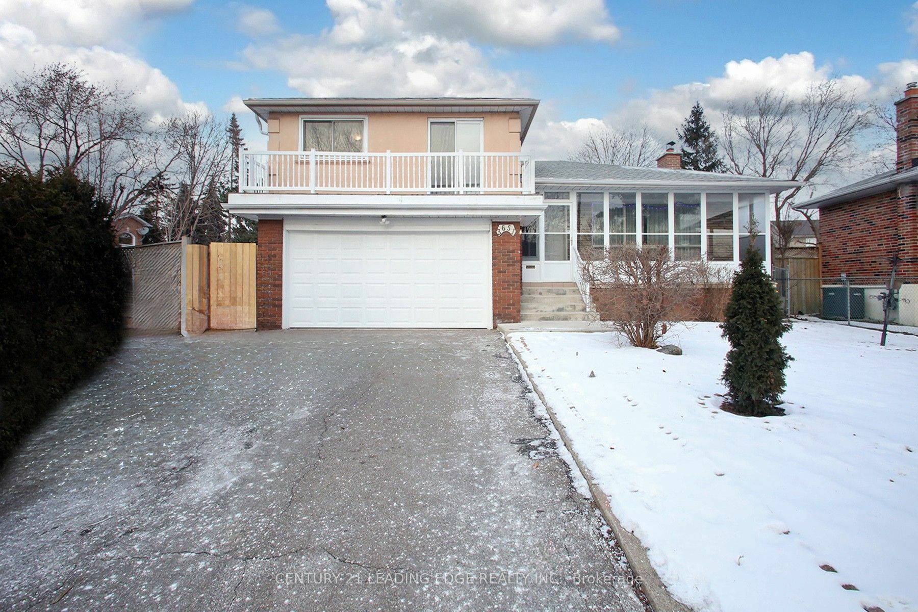 3651 Broomhill Cres  Mississauga ON L4Y 3N5 photo