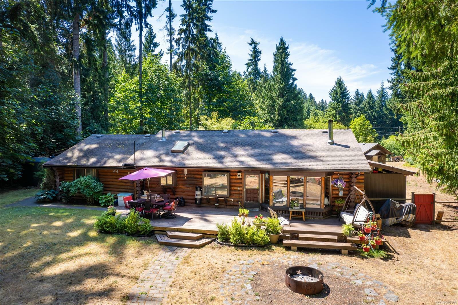 Property Photo: 616 Martindale Rd BC V9P 1R8