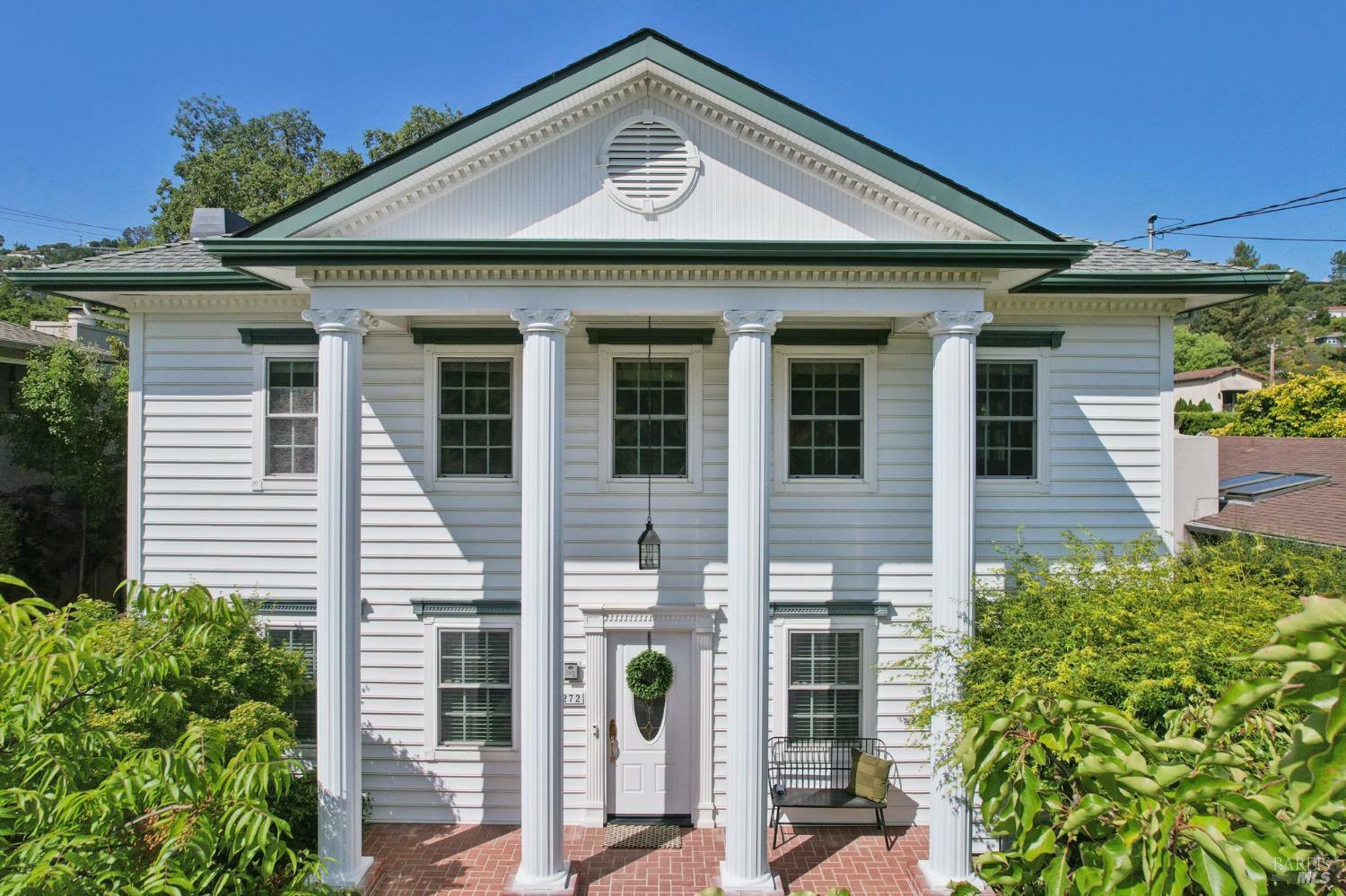Property Photo:  272 Center Street  CA 94901 