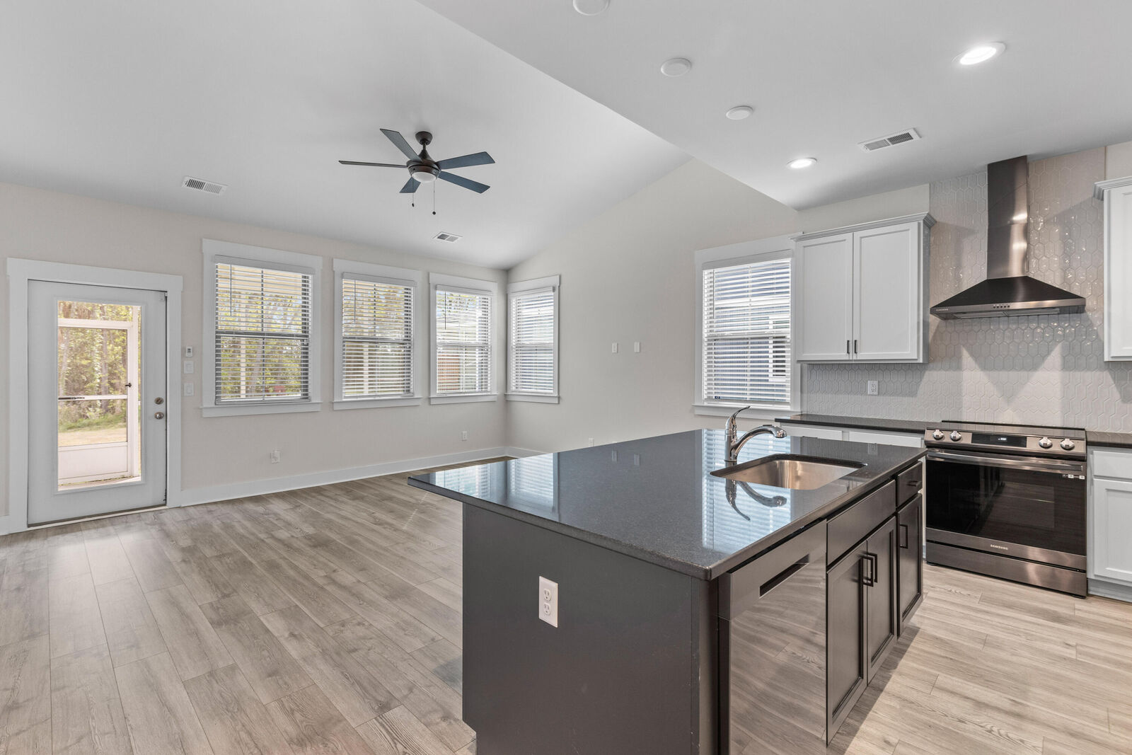 Property Photo:  5100 Park Creek Avenue  SC 29418 