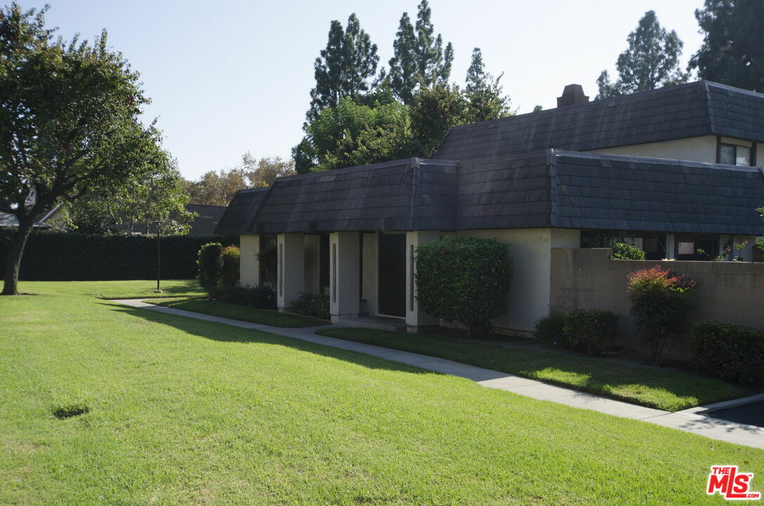 Property Photo:  12362   Willowbranch Ln  CA 90703 