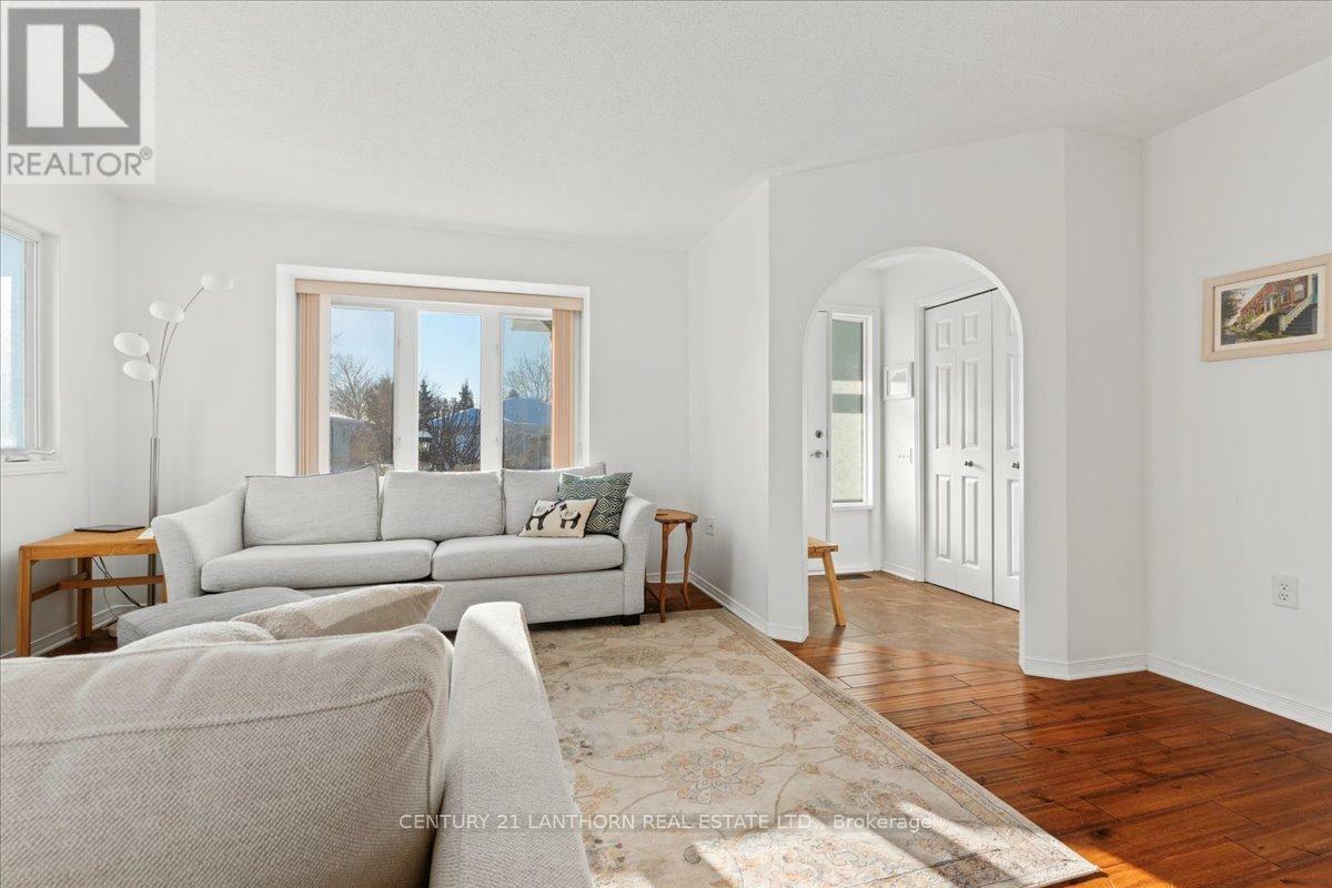 Property Photo: 9 Reynolds Place ON K0K 3L0