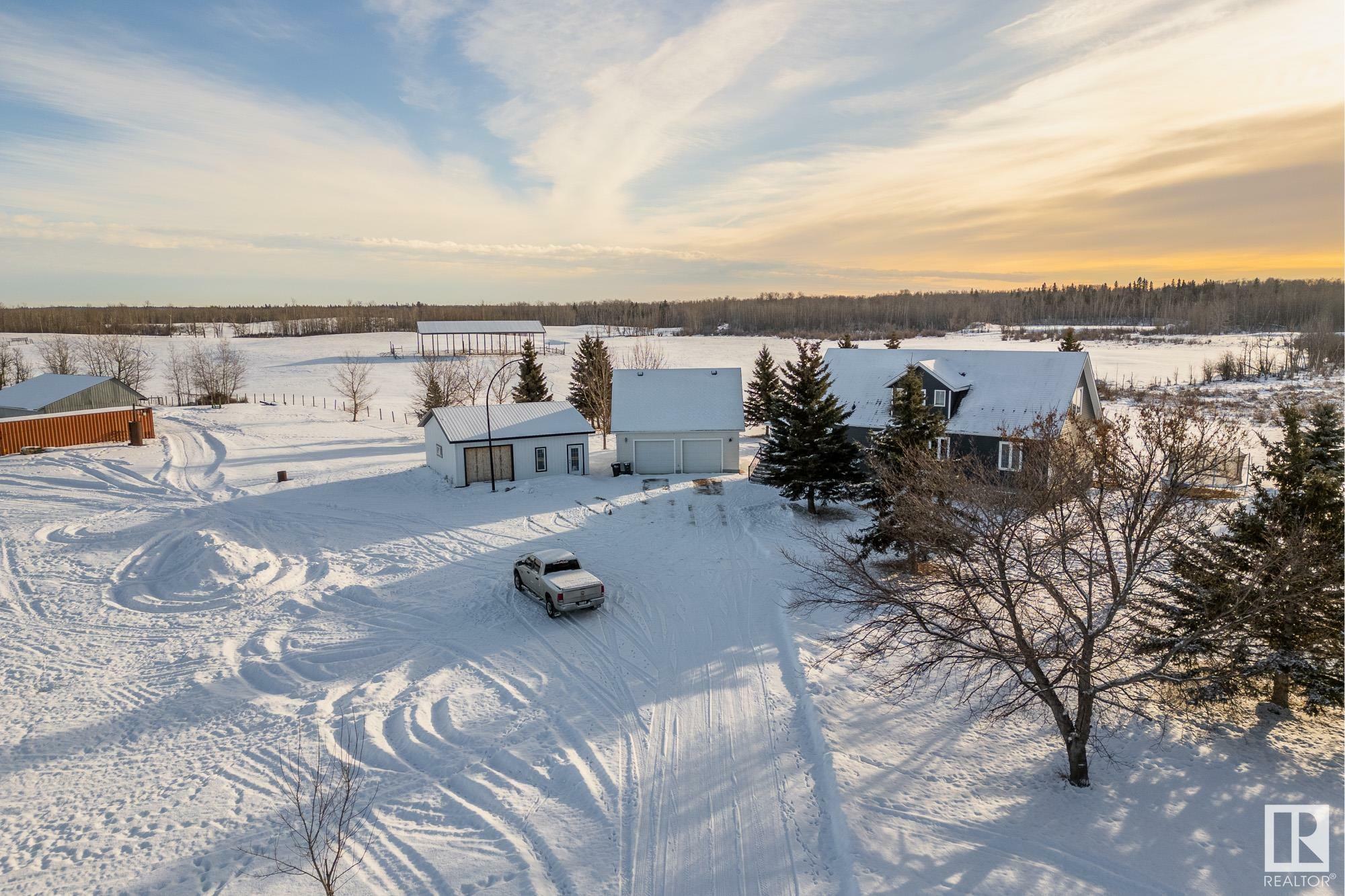 Property Photo:  20335 Twp Road 544  AB T8L 3Z3 