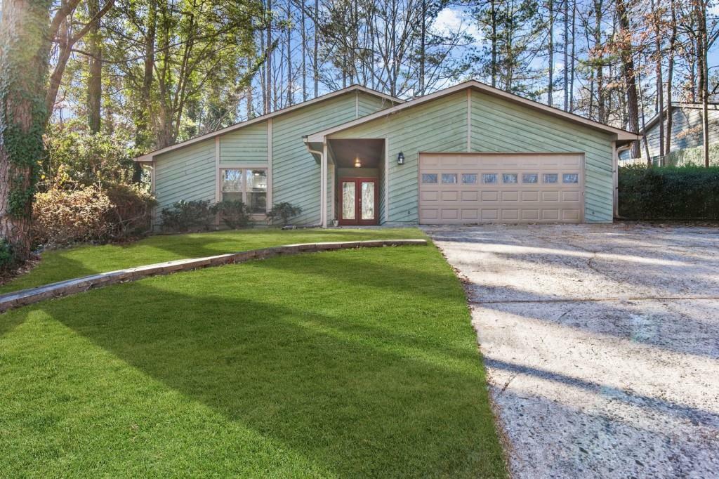 Property Photo: 520 Creekwood Crossing GA 30076