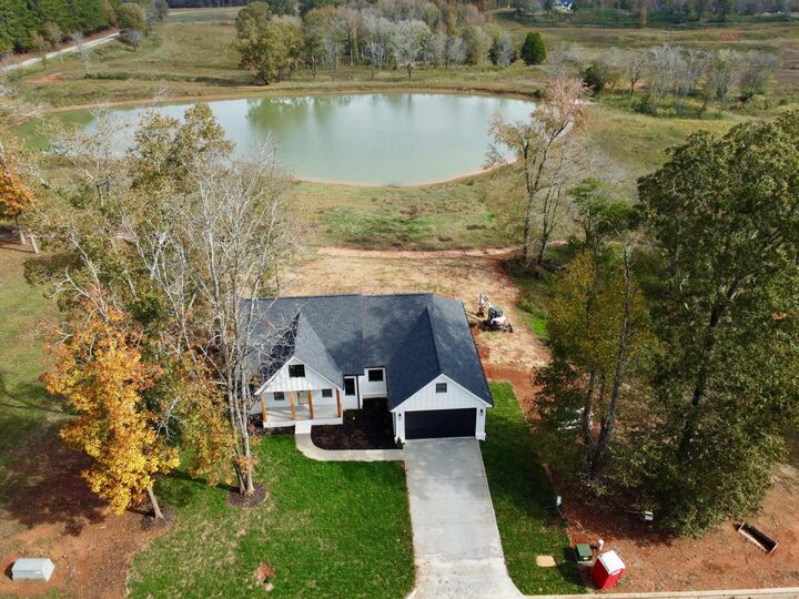 Property Photo: 201 Clubhouse Drive TN 37347