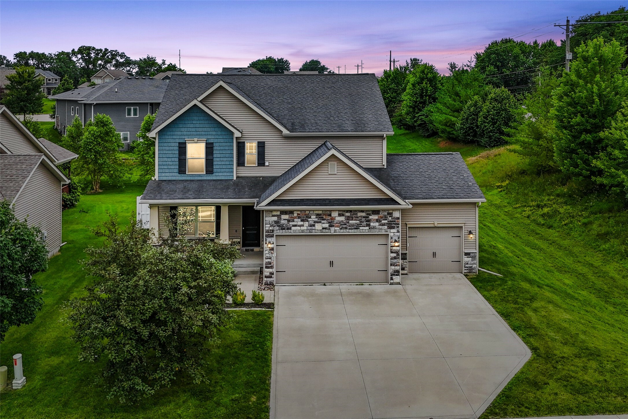 Property Photo: 16924 Prairie Drive IA 50325