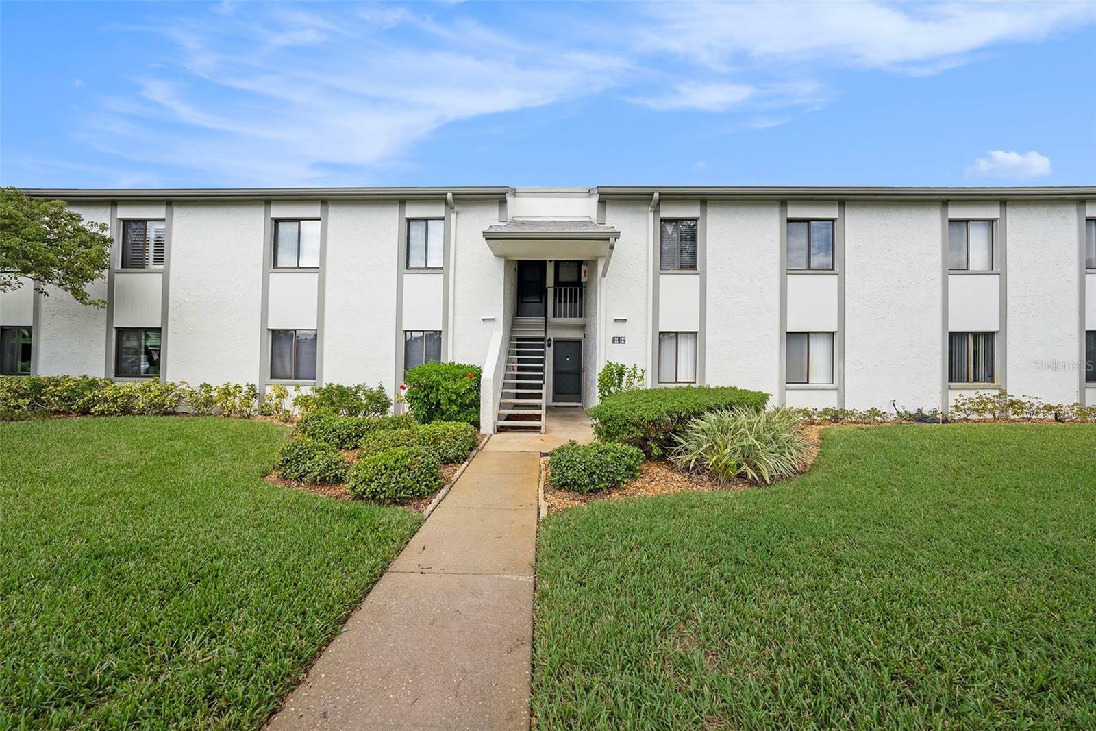 Property Photo:  124 W Cypress Court  FL 34677 