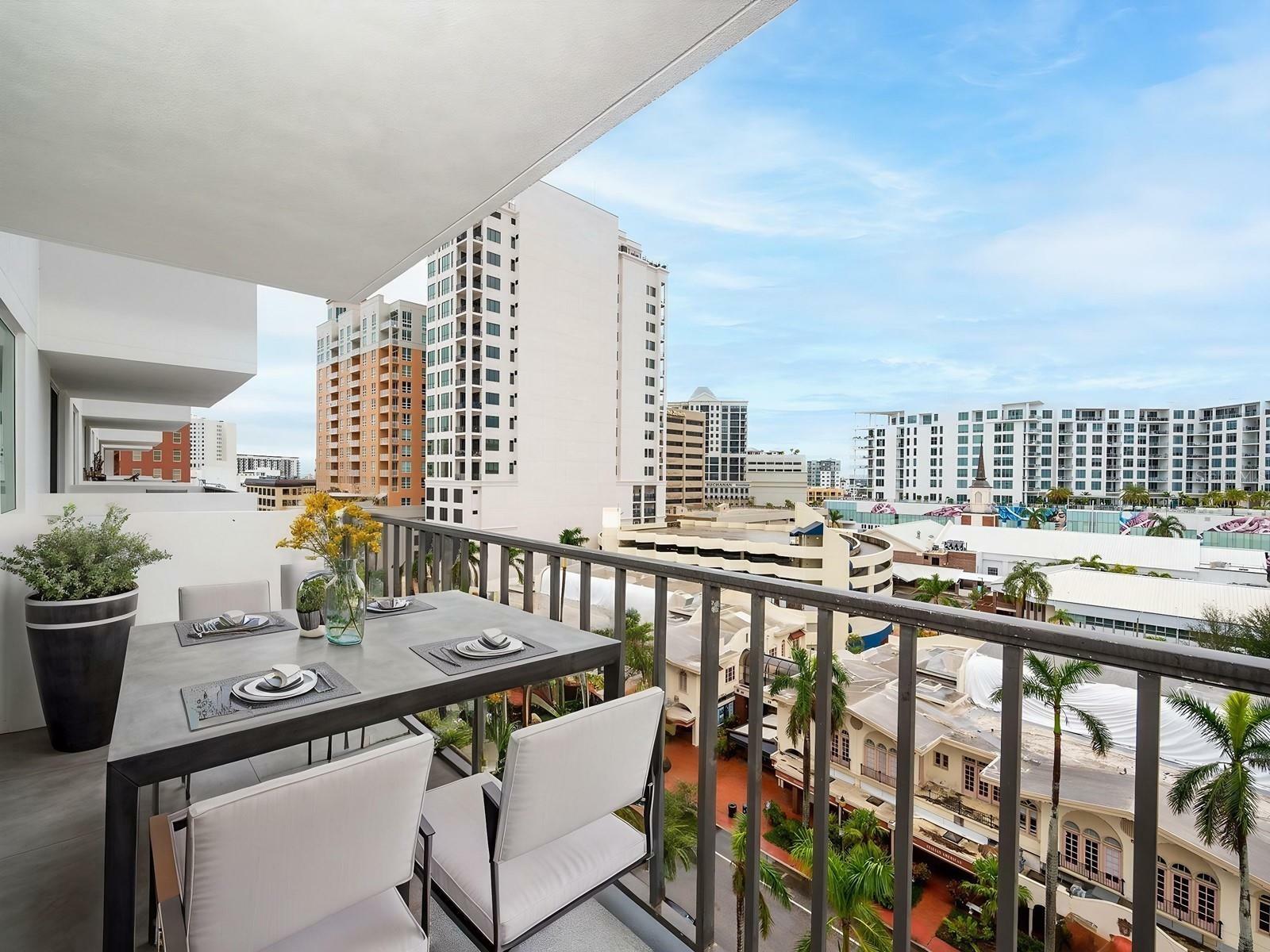 Property Photo: 101 S Gulfstream Avenue 10E FL 34236