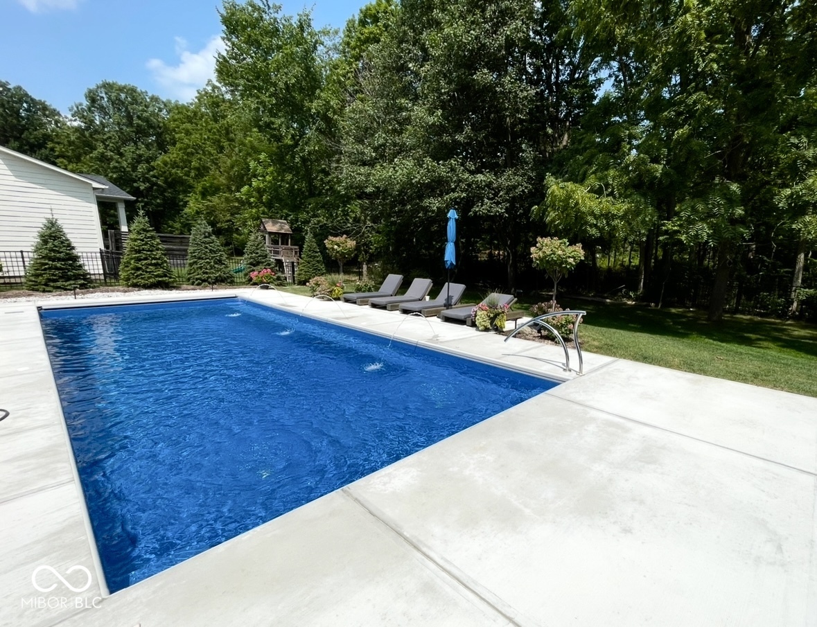 Property Photo:  1050 Windsor Estates Court  IN 46074 