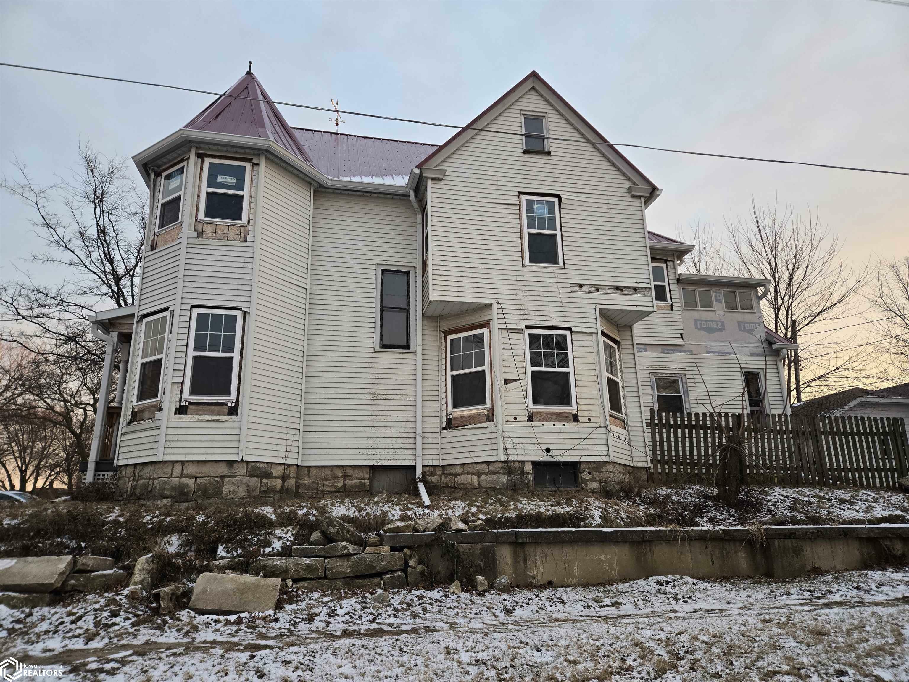 Property Photo: 901 S 8th Street IA 52601