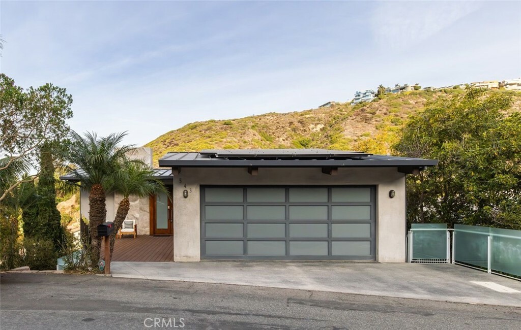 Property Photo:  543 Temple Hills Drive  CA 92651 