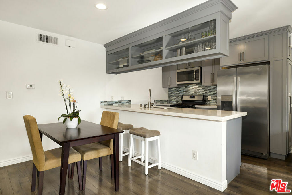 Property Photo:  2700 E Cahuenga Boulevard 3104  CA 90068 