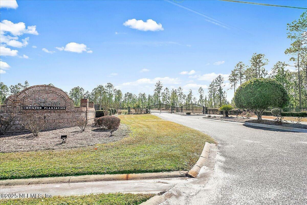 Property Photo: 13769 Glen Farms Drive FL 32040