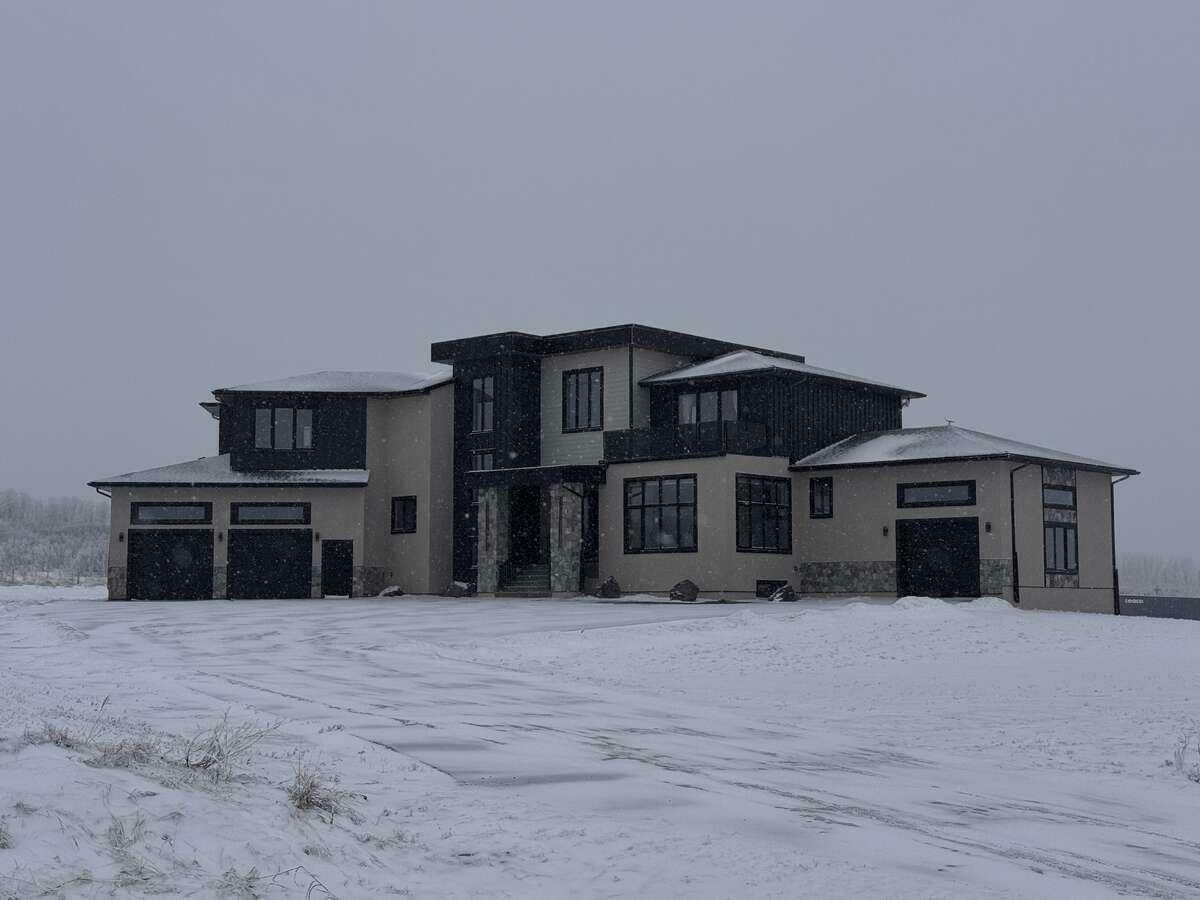 Property Photo: 40075 299 Avenue E AB T1S 4R2