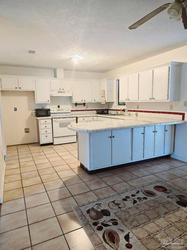 Property Photo:  6961 Rolling Hills Rd  FL 32505 