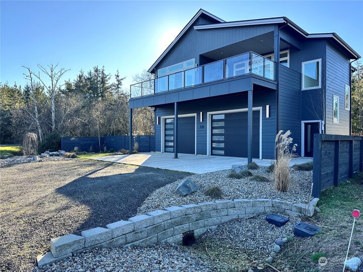 Property Photo: 733 N Bay Avenue SE WA 98569