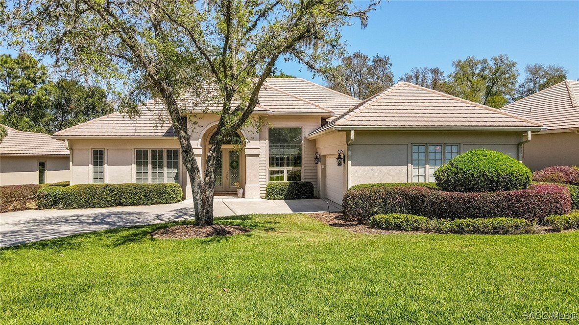 Property Photo:  3077 N Caves Valley Path  FL 34461 