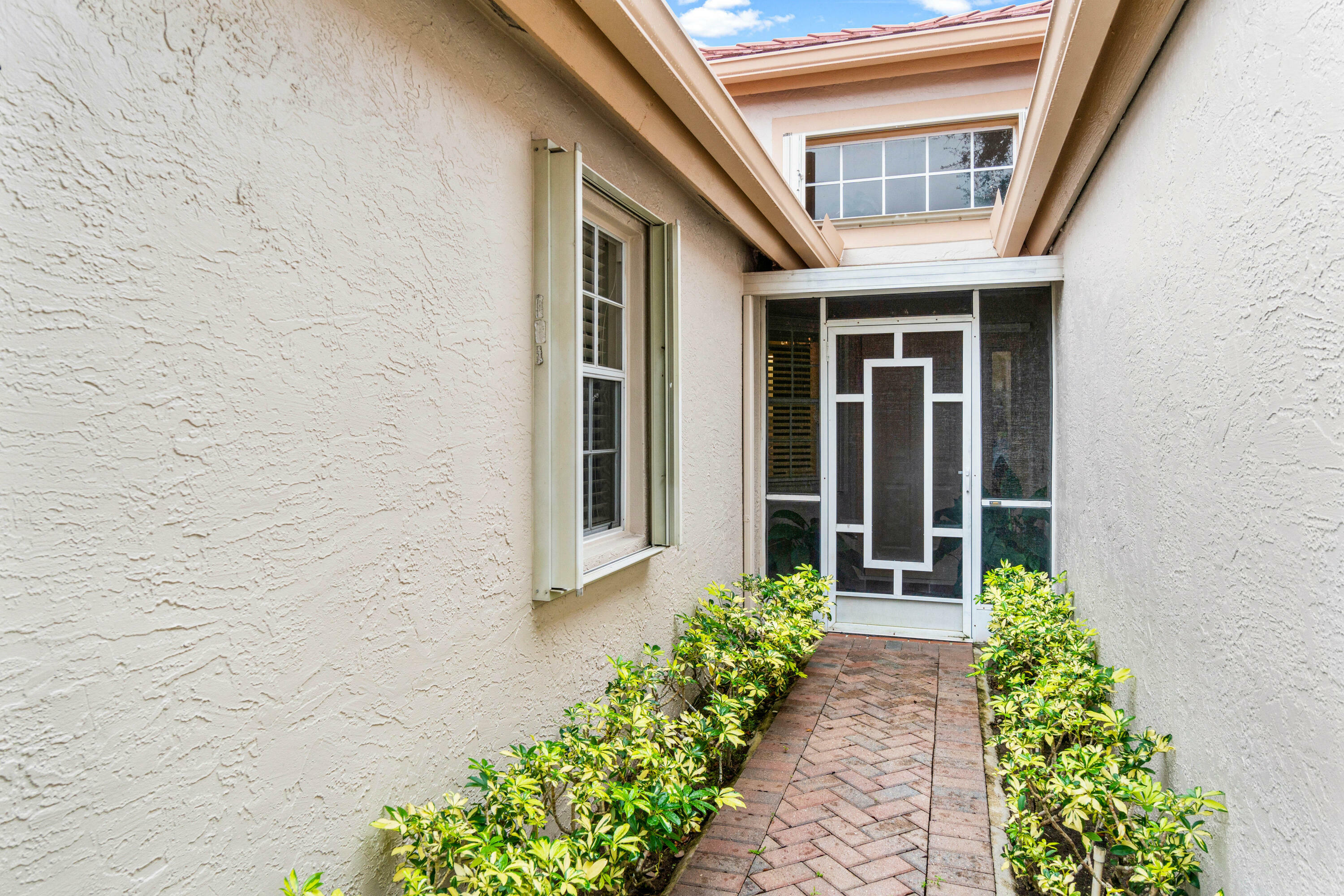 Property Photo:  7550 Diamond Pointe Circle  FL 33446 