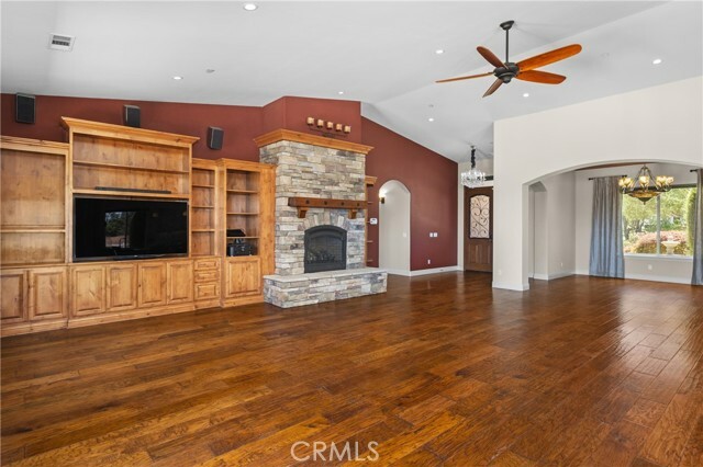 Property Photo: 325 Red Oak Way CA 93420