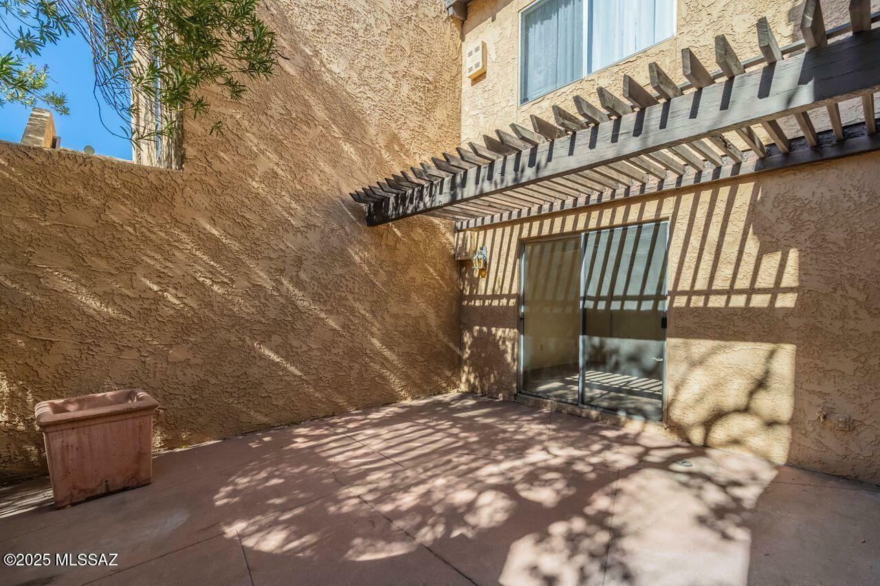 Property Photo:  526 N Dodge Boulevard  AZ 85716 