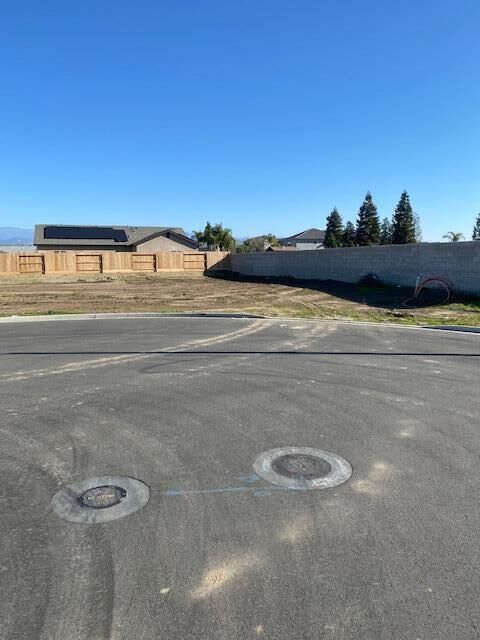 Property Photo:  1192 S Creekside Place E  CA 93257 